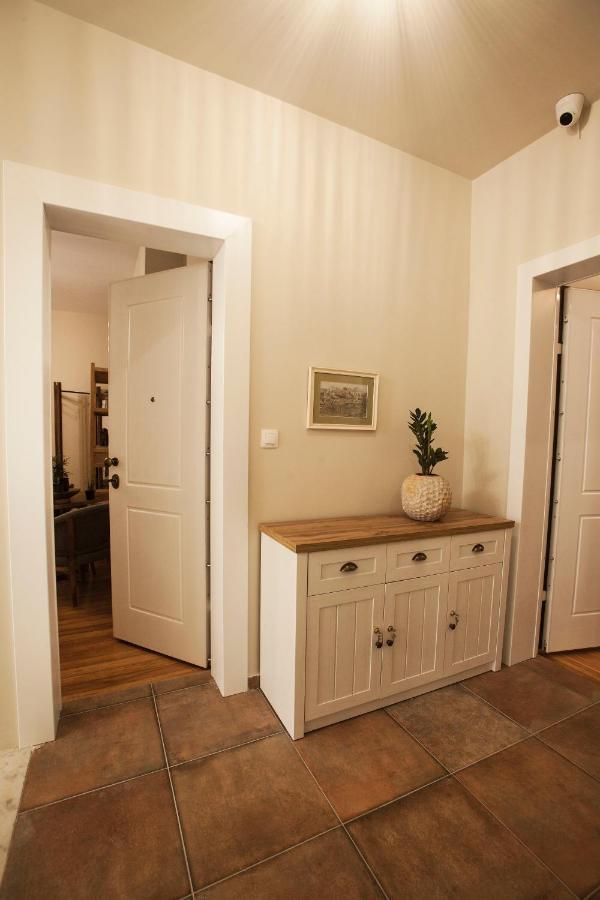 Bentzi...Boutique Apartment 6, Superior Suite For 4 Guests Athene Buitenkant foto